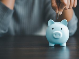 Duh! In This Economy, Warga RI Mulai Kurangi Menabung
