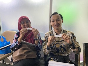 Keluhan Warga Antre 7 Jam Urus Pindah TPS di KPU Jaksel