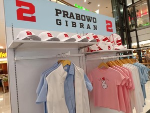 Toko Official Merchandise Capres di Mal Sepi Pengunjung