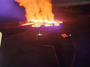 Membara! Aliran Lava Terjang Kota Nelayan di Islandia