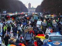 Penampakan Ribuan Traktor Blokir Jalan Raya Jerman, Ada Apa?