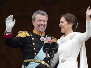 Diterpa Isu Selingkuh, Raja dan Ratu Denmark Pamer Mesra Setelah Penobatan