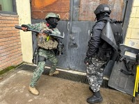 Narapidana Ngamuk Sandera Sipir Penjara, Polisi-Tentara 
