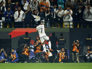 Vinicius Jr Hat-Trick ke Gawang Barcelona, Selebrasi Siiiuuuu!