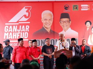 Ganjar Minta Caleg dan Relawan di Jateng Lebih Masif Bergerak ke Bawah