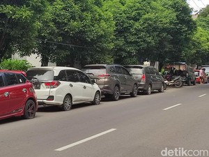 Dishub Palembang Gembosi Ban Mobil-Angkut Motor gegara Parkir Liar