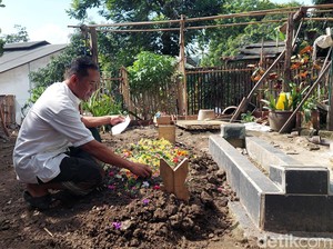 Duka Keluarga Korban Kebakaran Karaoke di Tegal