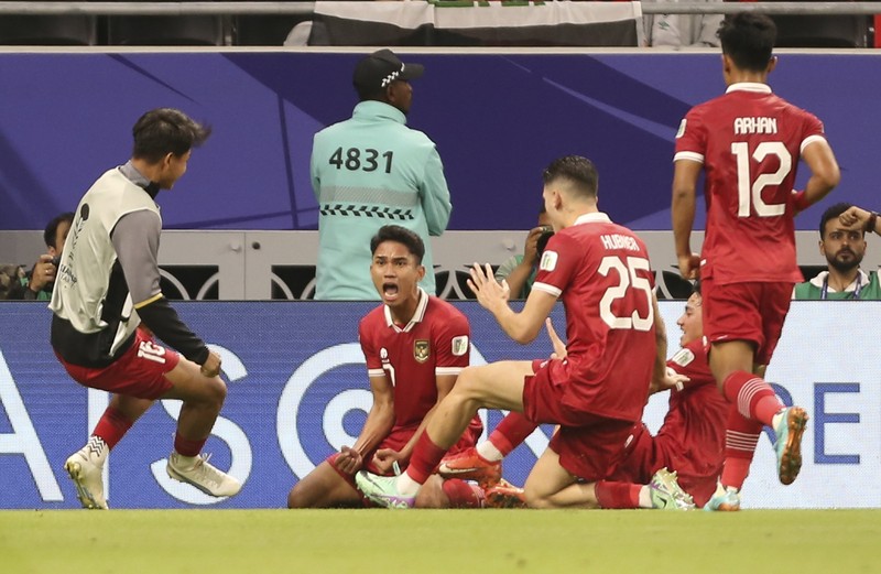 Laga Indonesia melawan Irak dalam lanjutan grup D Piala Asia 2023 di Qatar. (AP Photo/Hussein Sayed) Laga Indonesia melawan Irak dalam lanjutan grup D Piala Asia 2023 di Qatar. (AP Photo/Hussein Sayed)