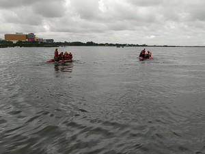 Pencarian Nelayan Hilang Usai Perahu Terbalik di Makassar Terkendala Cuaca