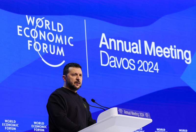 Presiden Ukraina Volodymyr Zelenskiy berbicara pada pertemuan tahunan ke-54 Forum Ekonomi Dunia di Davos, Swiss, 16 Januari 2024. Presiden Ukraina Volodymyr Zelenskiy berbicara pada pertemuan tahunan ke-54 Forum Ekonomi Dunia di Davos, Swiss, 16 Januari 2024. (REUTERS/Denis Balibouse)