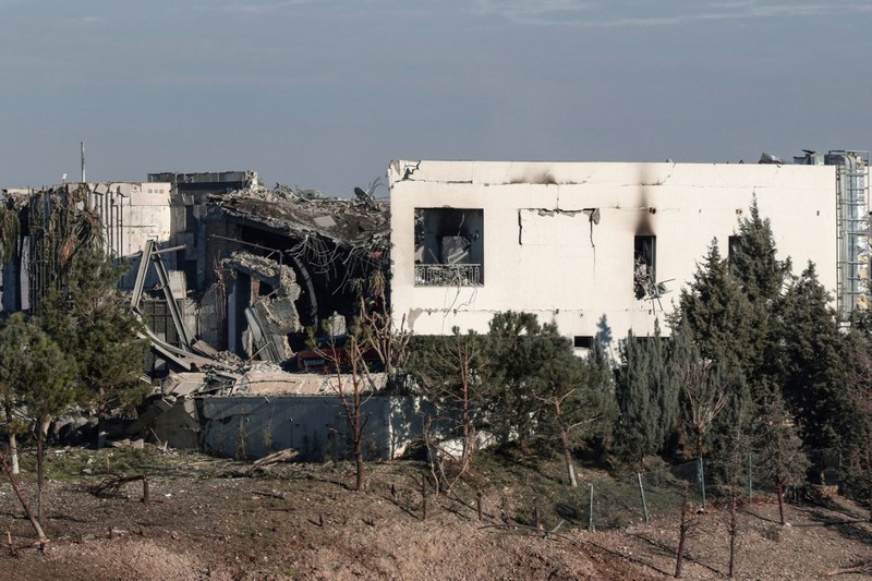 Pemandangan bangunan yang rusak akibat serangan rudal, di Erbil, Irak, 16 Januari 2024. Pemandangan bangunan yang rusak akibat serangan rudal, di Erbil, Irak, 16 Januari 2024. (REUTERS/Azad Lashkari)