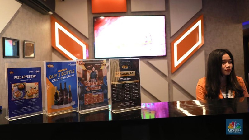 Suasana tempat hiburan karaoke Inul Vizta di Kawasan Lebak Bulus, Jakarta, Selasa, (16/1/2024). (CNBC Indonesia/Muhammad Sabki)