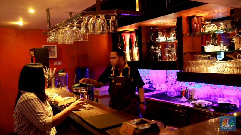 Suasana tempat hiburan karaoke Inul Vizta di Kawasan Lebak Bulus, Jakarta, Selasa, (16/1/2024). Suasana tempat hiburan karaoke Inul Vizta di Kawasan Lebak Bulus, Jakarta, Selasa, (16/1/2024). (CNBC Indonesia/Muhammad Sabki)