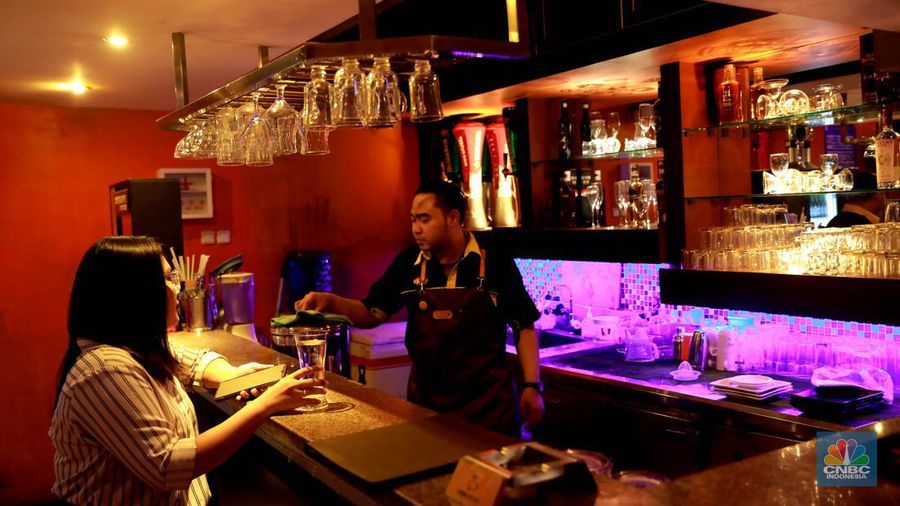 Suasana tempat hiburan karaoke Inul Vizta di Kawasan Lebak Bulus, Jakarta, Selasa, (16/1/2024). (CNBC Indonesia/Muhammad Sabki)