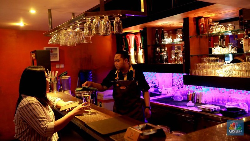 Suasana tempat hiburan karaoke Inul Vizta di Kawasan Lebak Bulus, Jakarta, Selasa, (16/1/2024). (CNBC Indonesia/Muhammad Sabki)