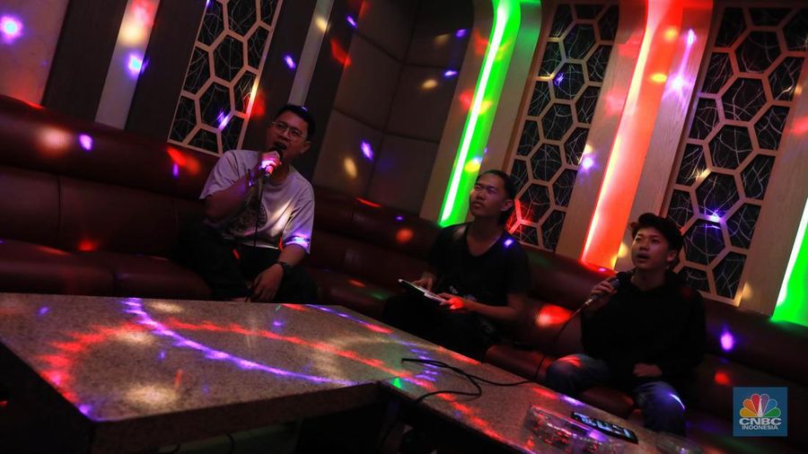 Suasana tempat hiburan karaoke Inul Vizta di Kawasan Lebak Bulus, Jakarta, Selasa, (16/1/2024). (CNBC Indonesia/Muhammad Sabki)