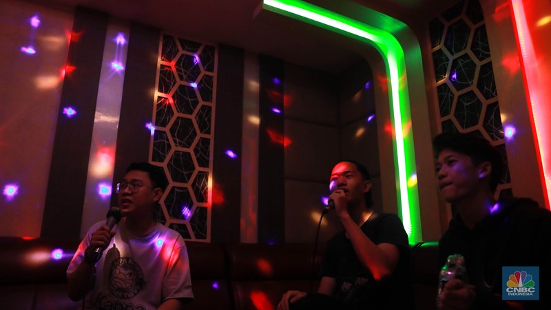 Suasana tempat hiburan karaoke Inul Vizta di Kawasan Lebak Bulus, Jakarta, Selasa, (16/1/2024). Suasana tempat hiburan karaoke Inul Vizta di Kawasan Lebak Bulus, Jakarta, Selasa, (16/1/2024). (CNBC Indonesia/Muhammad Sabki)