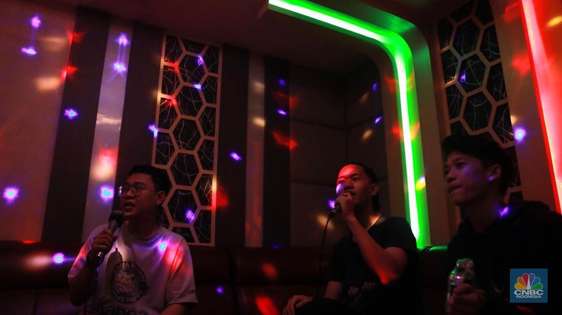 Suasana tempat hiburan karaoke Inul Vizta di Kawasan Lebak Bulus, Jakarta, Selasa, (16/1/2024). (CNBC Indonesia/Muhammad Sabki)