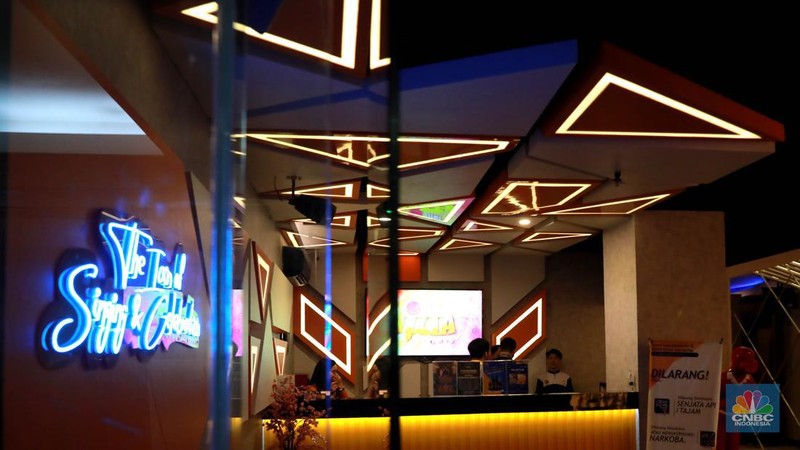 Suasana tempat hiburan karaoke Inul Vizta di Kawasan Lebak Bulus, Jakarta, Selasa, (16/1/2024). (CNBC Indonesia/Muhammad Sabki)