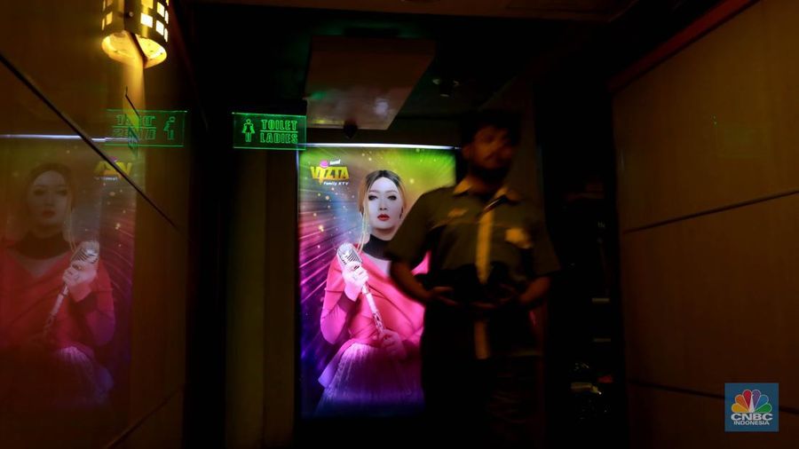 Suasana tempat hiburan karaoke Inul Vizta di Kawasan Lebak Bulus, Jakarta, Selasa, (16/1/2024). (CNBC Indonesia/Muhammad Sabki)