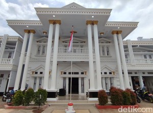 Penampakan Ruang Kantor Desa di Ciamis yang Viral bak Istana Eropa