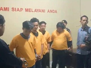 4 Orang Jadi Tersangka Demo Ricuh di Kantor Bupati Konawe-2 Polisi Luka Bakar