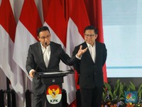 Anies - Cak Imin Hadir Debat Keempat Kenakan Setelan Jas