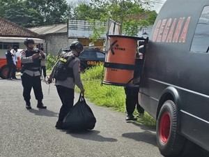Pencari Barang Bekas di Bangka Tengah Temukan Benda Diduga Bom
