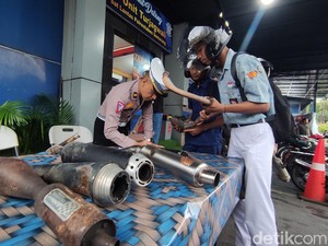 Unik, Ada Posko Donasi Knalpot Brong di Simpang Lima Semarang
