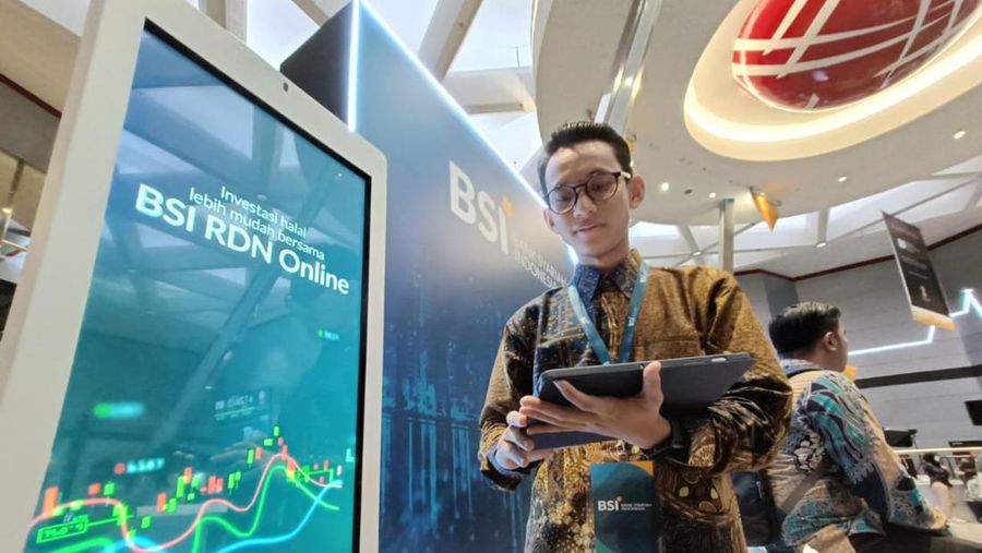 PT Bank Syariah Indonesia Tbk. (BSI) menggelar grand launching Pembukaan Rekening Dana Nasabah (RDN) Online Bank Syariah Pertama di Indonesia di Bursa Efek Indonesia, Jakarta. Launching ini menandakan BSI berkomitmen kuat untuk mendorong percepatan bisnis Pasar Modal Syariah dalam negeri, Rabu (17/1/2024).