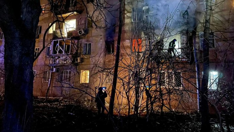 Suasana psaca serang drone atau pesawat tanpa awak milik Rusia di kota Odesa, Ukraina, Rabu (1/7/1/2024). (Handout via REUTERS)