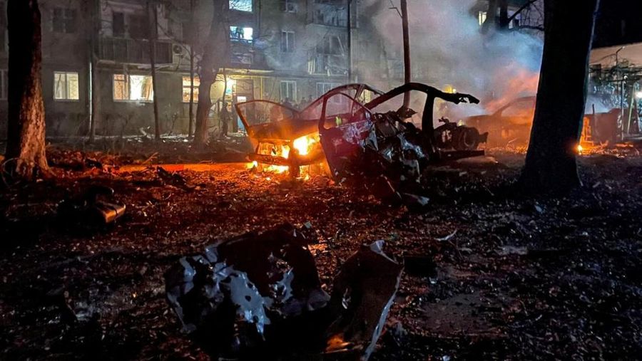 Suasana psaca serang drone atau pesawat tanpa awak milik Rusia di kota Odesa, Ukraina, Rabu (1/7/1/2024). (Handout via REUTERS)