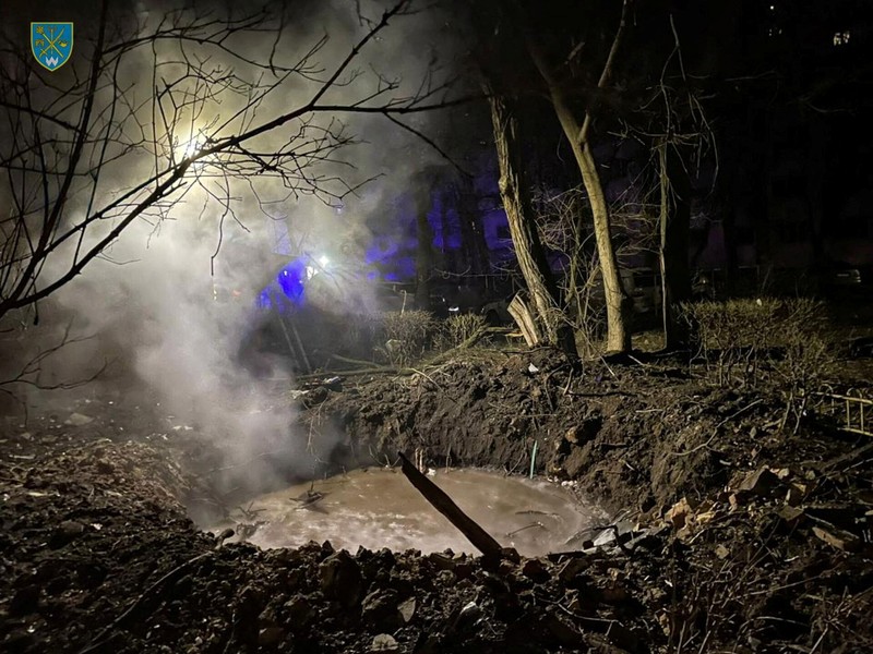 Suasana psaca serang drone atau pesawat tanpa awak milik Rusia di kota Odesa, Ukraina, Rabu (1/7/1/2024). (Handout via REUTERS)