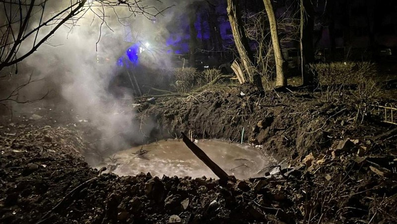 Suasana psaca serang drone atau pesawat tanpa awak milik Rusia di kota Odesa, Ukraina, Rabu (1/7/1/2024). (Handout via REUTERS)