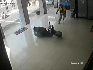 Viral Vespa Nyelonong Masuk Masjid Tanpa Pengendara di Kota Malang