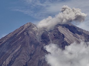 Gunung Semeru Kembali Erupsi, Ketinggian Abu Vulkanik 500 Meter