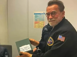 Seorang Arnold Schwarzenegger Bisa Tertahan di Bandara Jerman