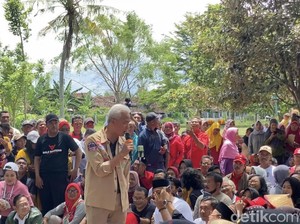 Ganjar Minta Relawan di Madiun Ajak Masyarakat Nonton Debat Cawapres