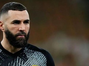 Karim Benzema Pakai Jersey Arsenal, Tanda Apa?