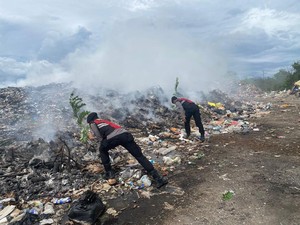 Muncul Gas Metan, TPA Jungut Batu Nusa Penida Kembali Kebakaran