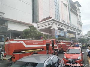 Aktivitas Pasar Baru Bandung Usai Insiden Kebakaran di Basemen