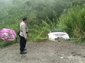 Viral Mobil Terperosok Jurang di Tanjakan Sikarim Dieng, Ini Kata Polisi