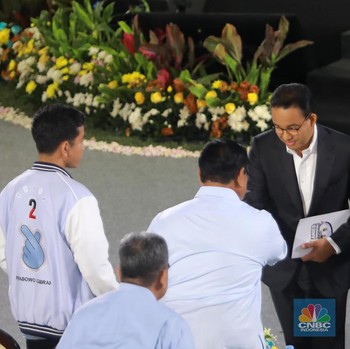 Momen Anies Hampiri Prabowo untuk Jabat Tangan Usai Dialog KPK
