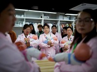 Atasi 'Resesi Seks', China Siapkan Jurus Baru Genjot Kelahiran