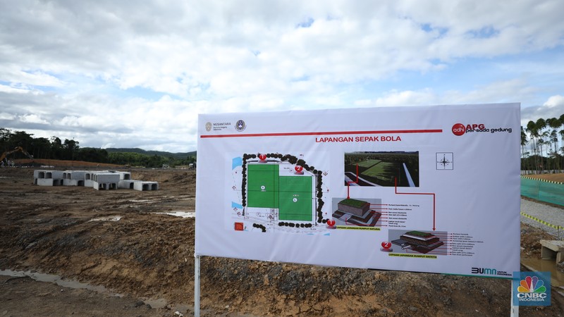 Presiden Joko Widodo mengunjungi Pusat Pelatihan (Training Center) Persatuan Sepak Bola Seluruh Indonesia (PSSI) di Kawasan Ibu Kota Nusantara (IKN), Kabupaten Penajam Paser Utara, Provinsi Kalimantan Timur. (CNBC Indonesia/Tri Susilo) Presiden Joko Widodo mengunjungi Pusat Pelatihan (Training Center) Persatuan Sepak Bola Seluruh Indonesia (PSSI) di Kawasan Ibu Kota Nusantara (IKN), Kabupaten Penajam Paser Utara, Provinsi Kalimantan Timur. (CNBC Indonesia/Tri Susilo)