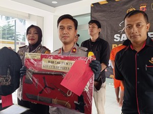 Penampakan Kapak 3 Perampok yang Ikat Sekuriti Resto Pizza di Bogor