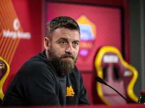 De Rossi Terima Tawaran Roma: Bukan soal Nostalgia