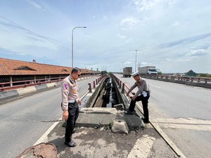 Pemotor Terjun 10 Meter dari Flyover Semarang, Polisi Bakal Pasang Rambu