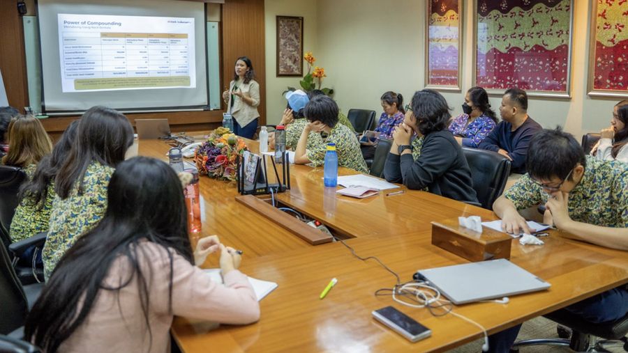 Dalam rangka perlunya literasi keuangan kepada siswa-siswi di Indonesia, Sekolah Perkumpulan Mandiri (SPM) melakukan company visit ke beberapa anak usaha di CT Corp yaitu InvestasiKu by PT Mega Capital Sekuritas, CNBC Indonesia dan Allobank. Acara ini diadakan di Menara Bank Mega, Jakarta pada hari Kamis, 18 Januari 2024 yang dihadiri oleh kurang lebih 20 siswa/i dan 5 guru pendamping. (Ist)