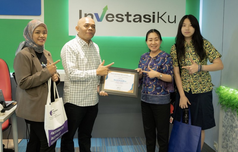 Investasiku Dalam rangka perlunya literasi keuangan kepada siswa-siswi di Indonesia, Sekolah Perkumpulan Mandiri (SPM) melakukan company visit ke beberapa anak usaha di CT Corp yaitu InvestasiKu by PT Mega Capital Sekuritas, CNBC Indonesia dan Allobank. Acara ini diadakan di Menara Bank Mega, Jakarta pada hari Kamis, 18 Januari 2024 yang dihadiri oleh kurang lebih 20 siswa/i dan 5 guru pendamping. (Ist)